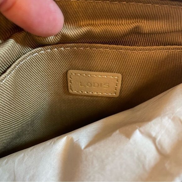 🐆 LODIS convertible wristlet crossbody wallet foiled silver & tan suede le… - Picture 2 of 8